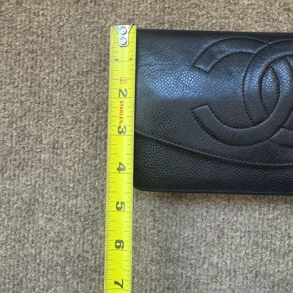 CHANEL Black Leather Shoulder Bag - Picture 13 of 16